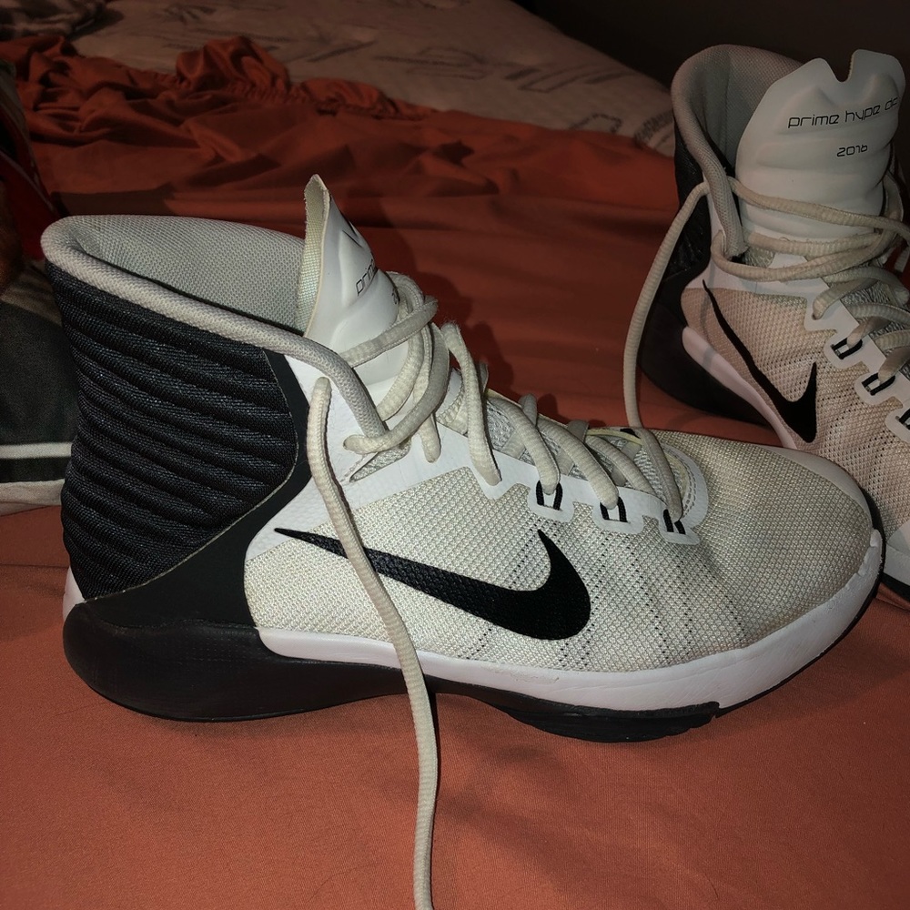womens size 8 basketball shoes